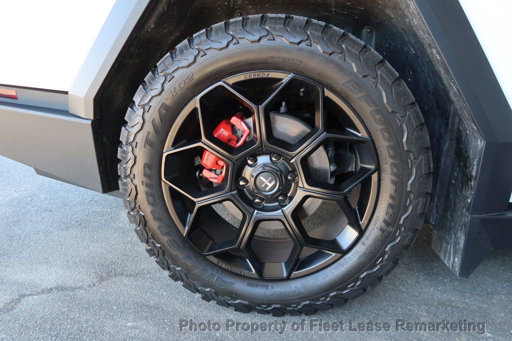 Used 2024 Tesla Cybertruck AWD Crew Cab image 61