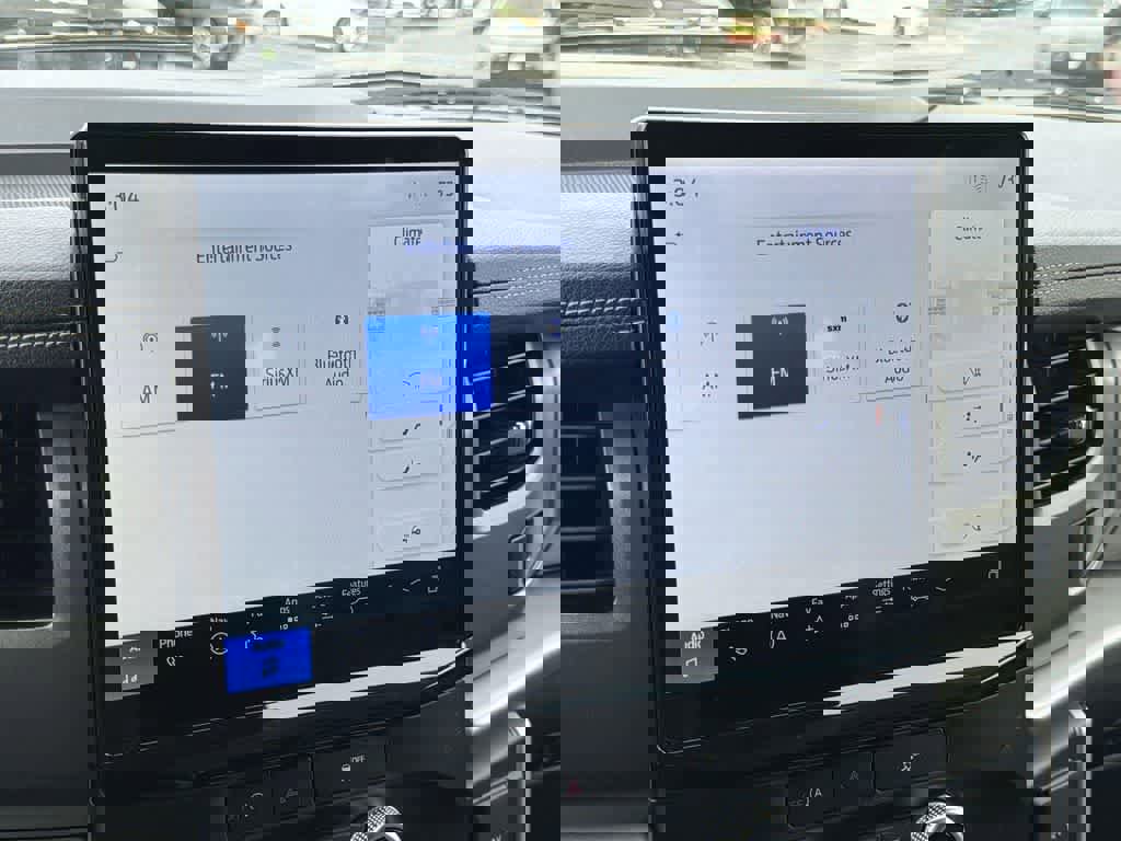 Used 2024 Ford Expedition Max XLT image 19