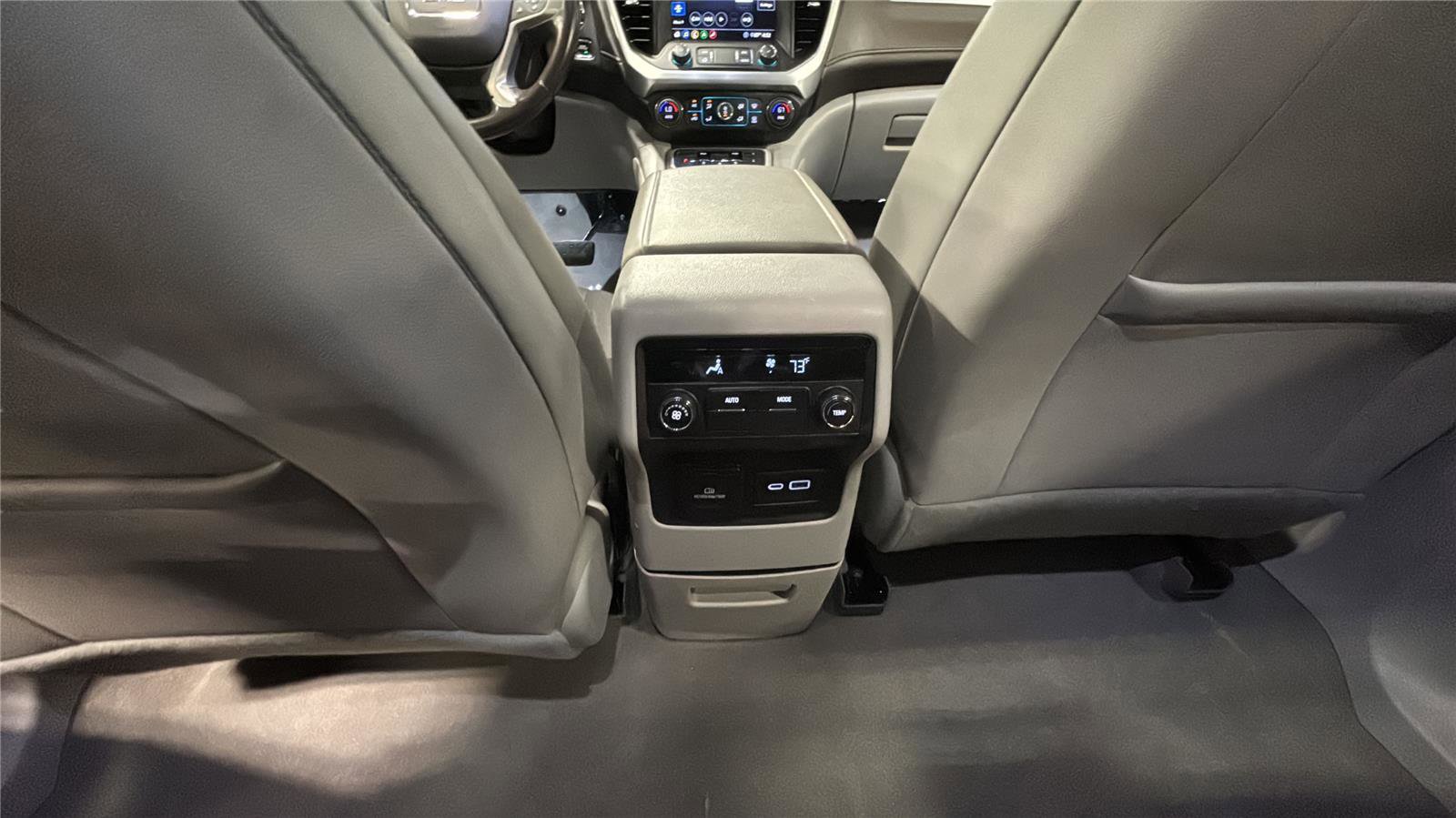 Used 2020 GMC Acadia SLT w/ Driver Alert Package II image 25