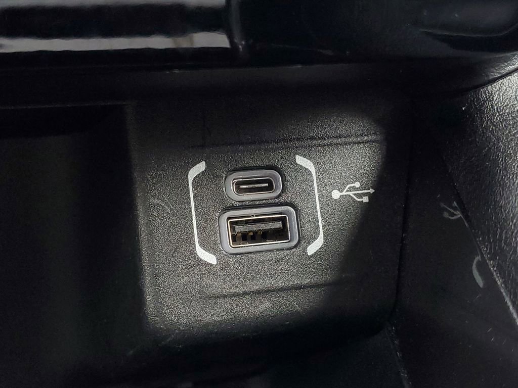 Used 2023 Jeep Compass Latitude image 24