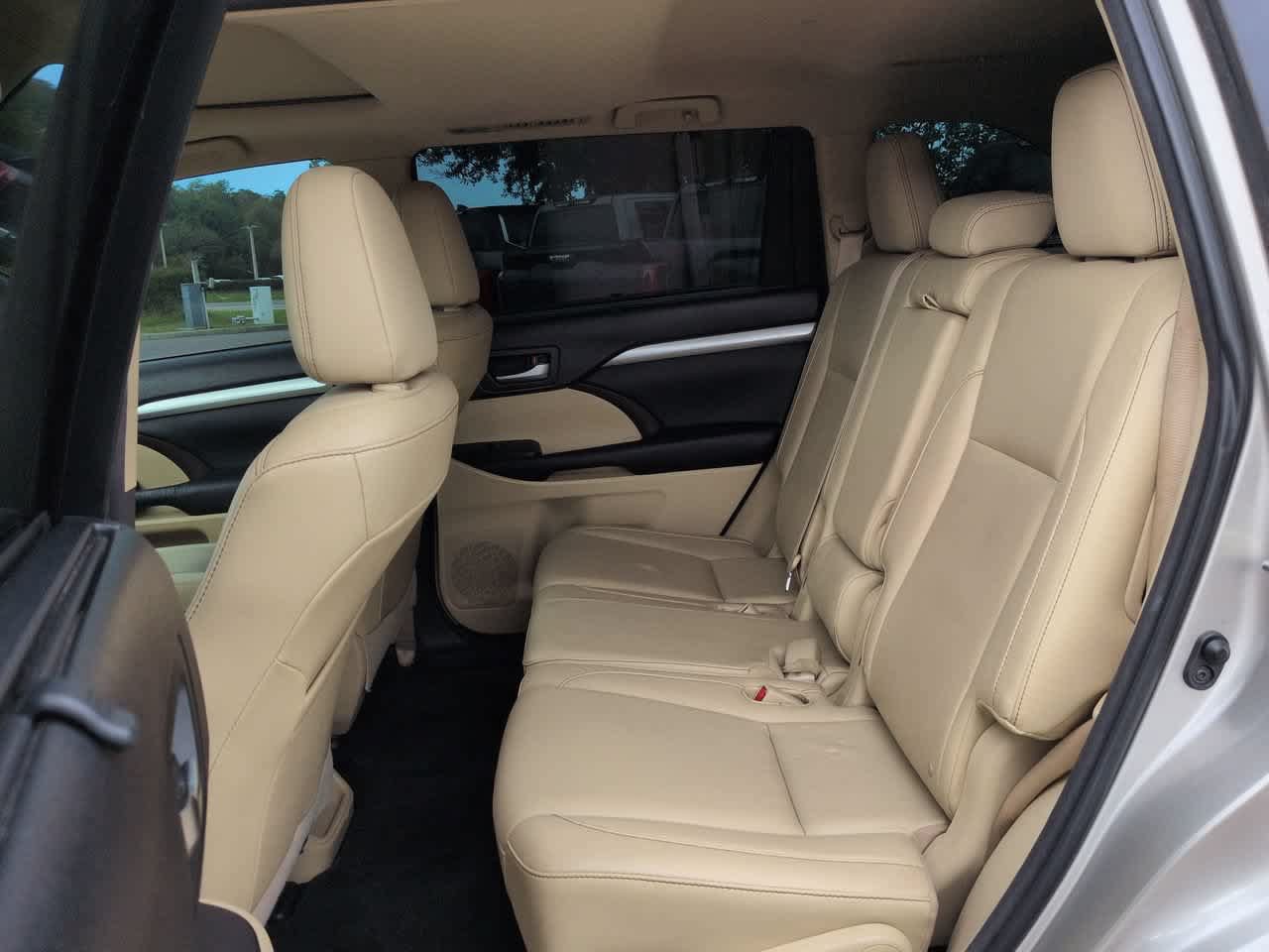 Used 2015 Toyota Highlander XLE FWD image 14