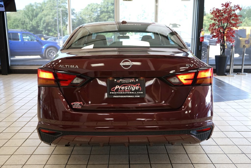 Used 2024 Nissan Altima 2.5 SV FWD image 14