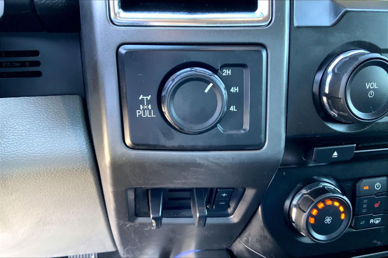 Used 2018 Ford F250 XLT w/ XLT Premium Package AWD/4WD image 32