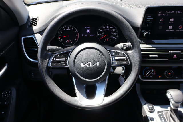 Used 2023 Kia Seltos LX AWD/4WD image 15