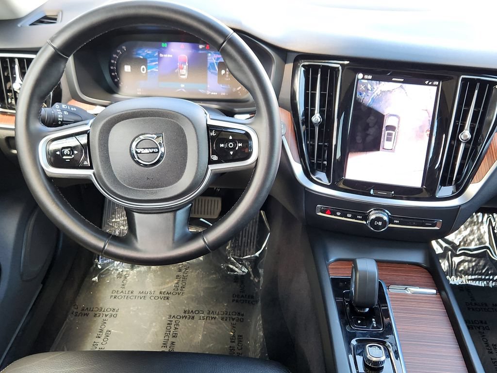 Used 2025 Volvo V60 B5 Cross Country Plus AWD/4WD image 3
