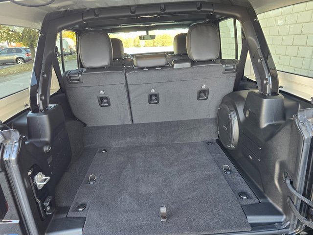 Used 2023 Jeep Wrangler Unlimited Sahara w/ Cold Weather Group image 34