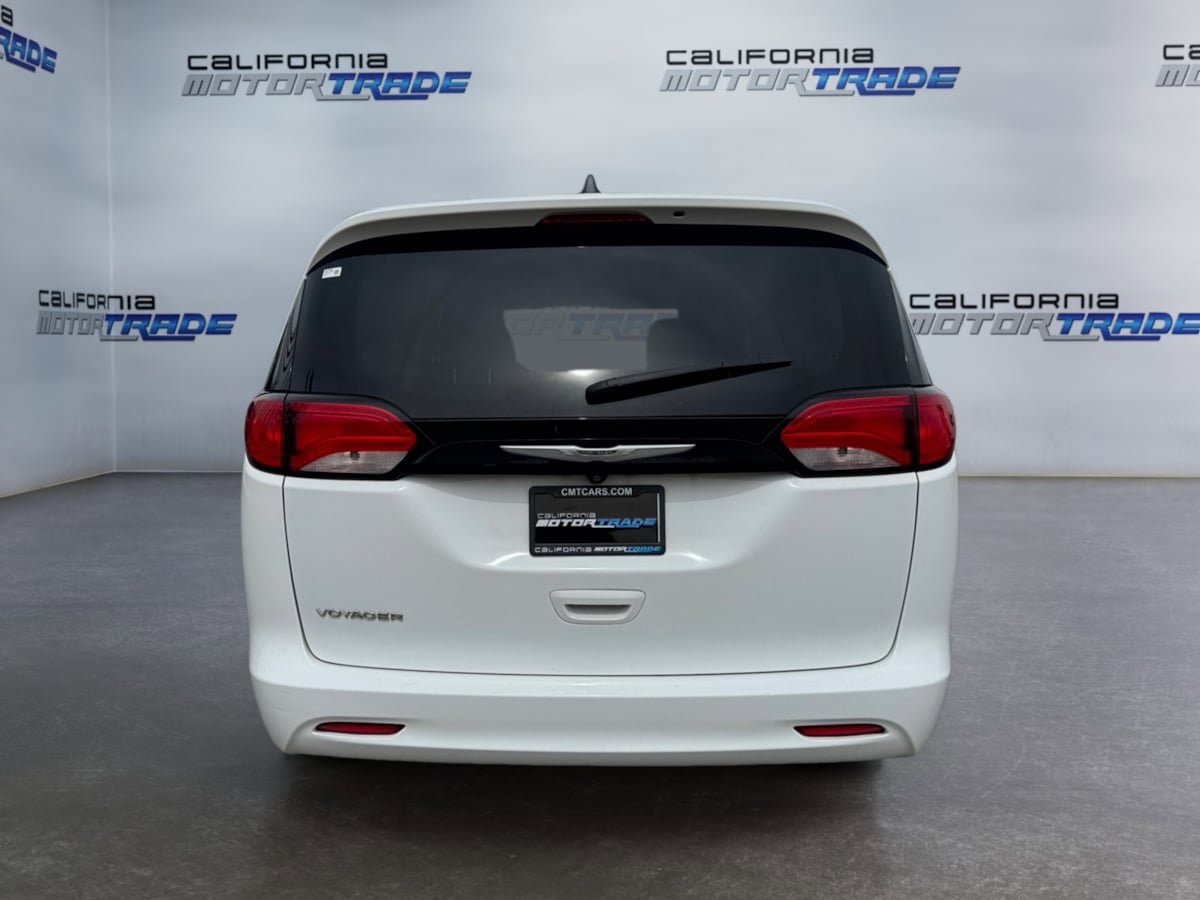Used 2022 Chrysler Voyager LX FWD image 6