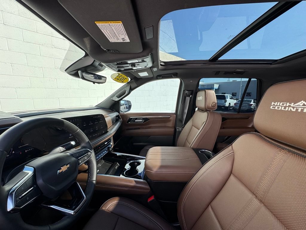 Used 2025 Chevrolet Tahoe High Country AWD/4WD image 19