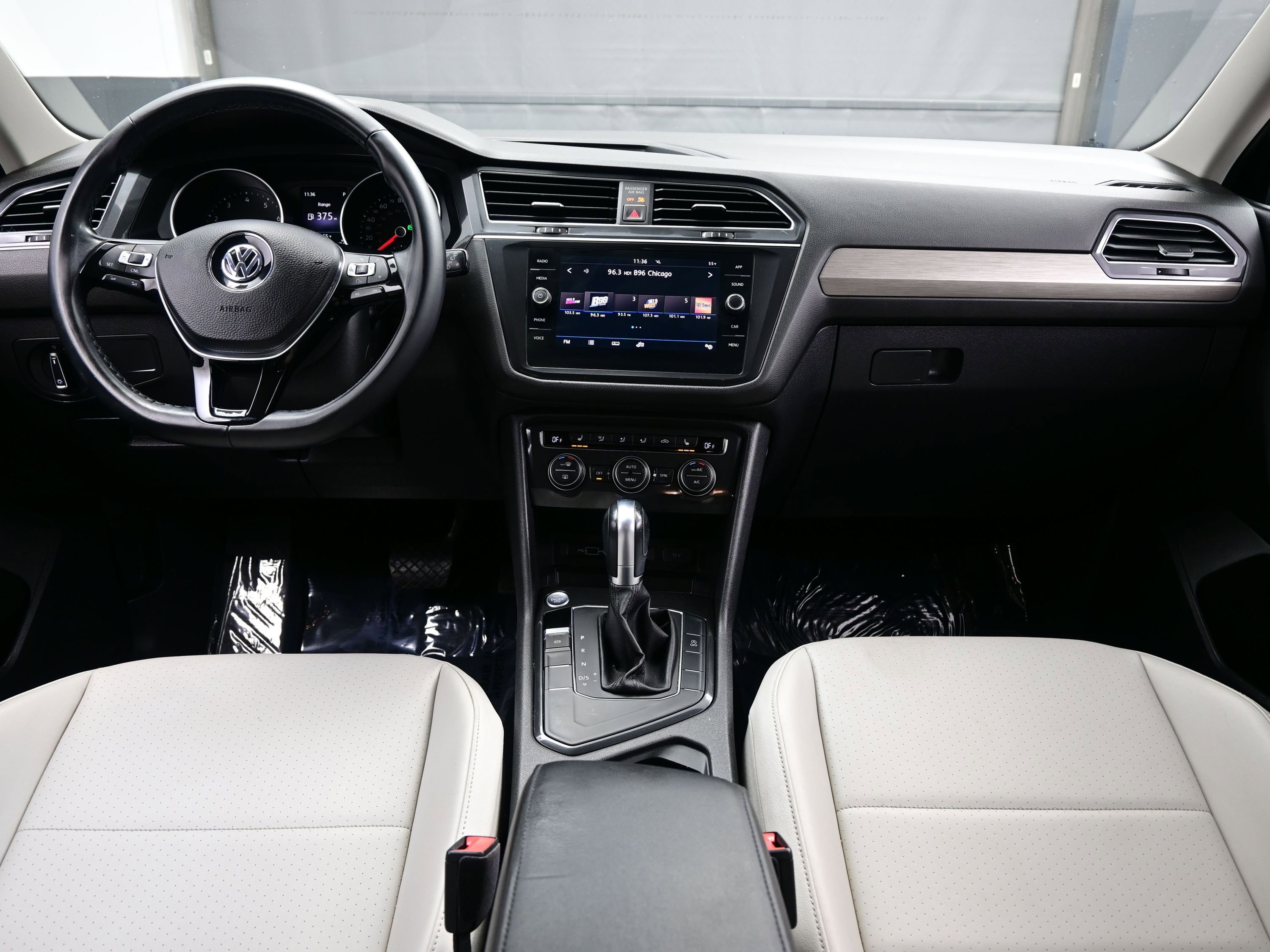 Used 2018 Volkswagen Tiguan SE image 17