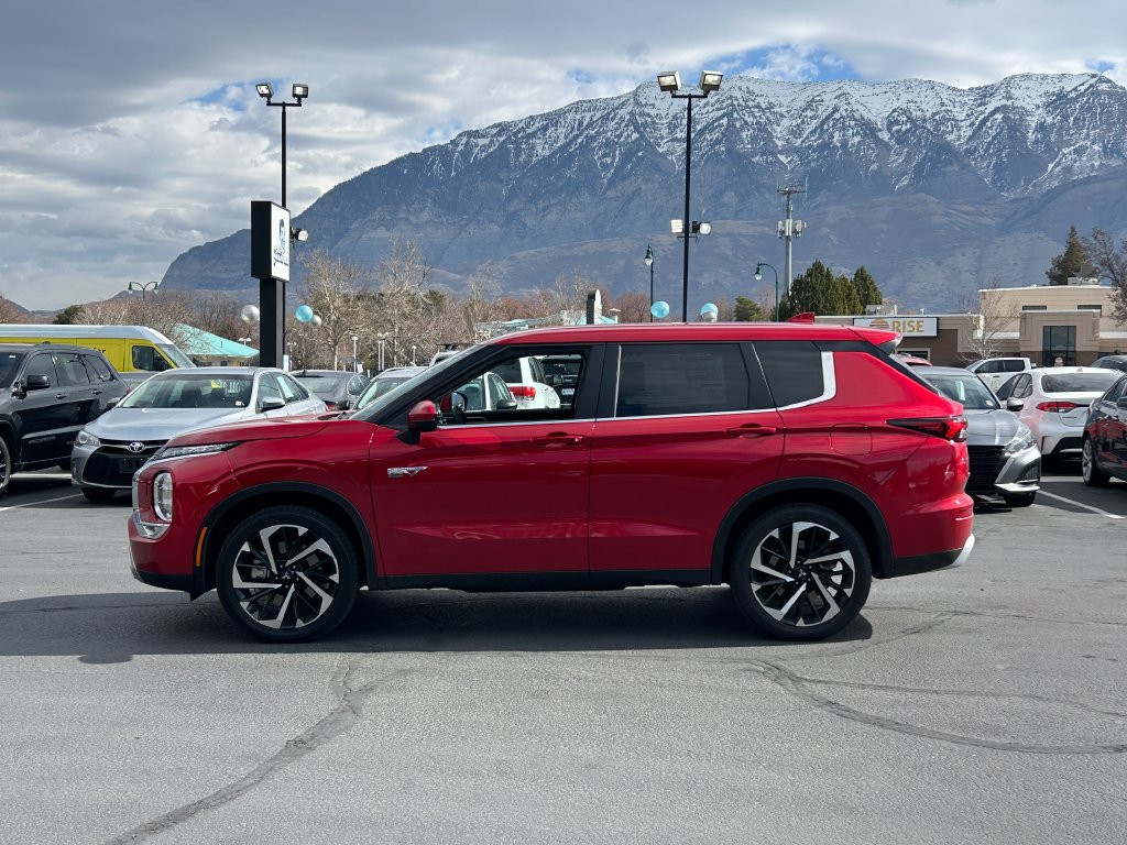 Used 2025 Mitsubishi Outlander 4WD Plug-In Hybrid image 7
