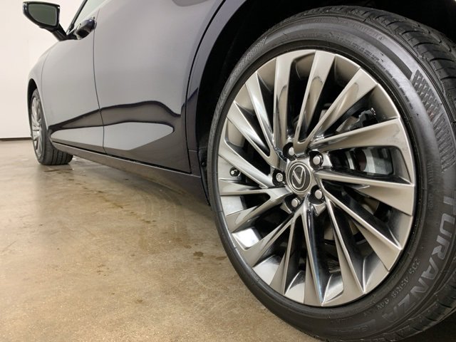 Used 2025 Lexus ES 300h w/ Accessory Package (Z2) image 15