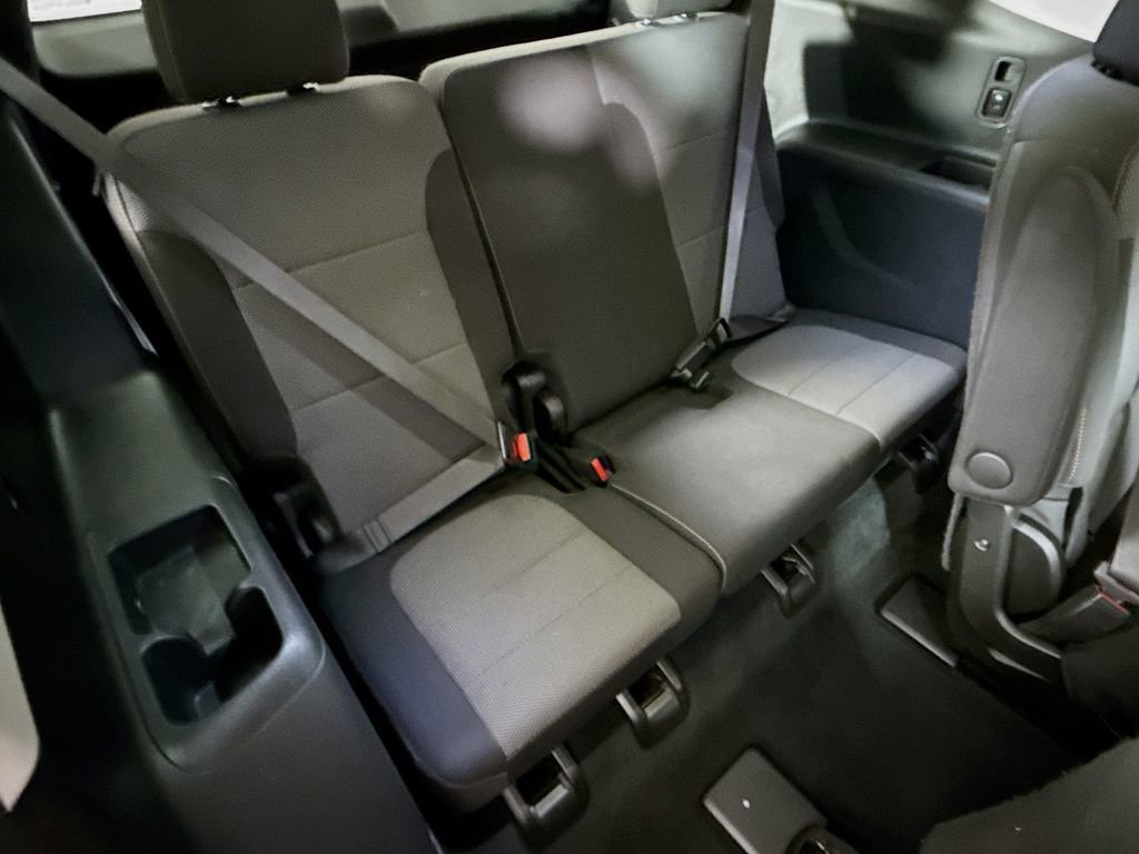 Used 2021 Chevrolet Traverse LT FWD image 30