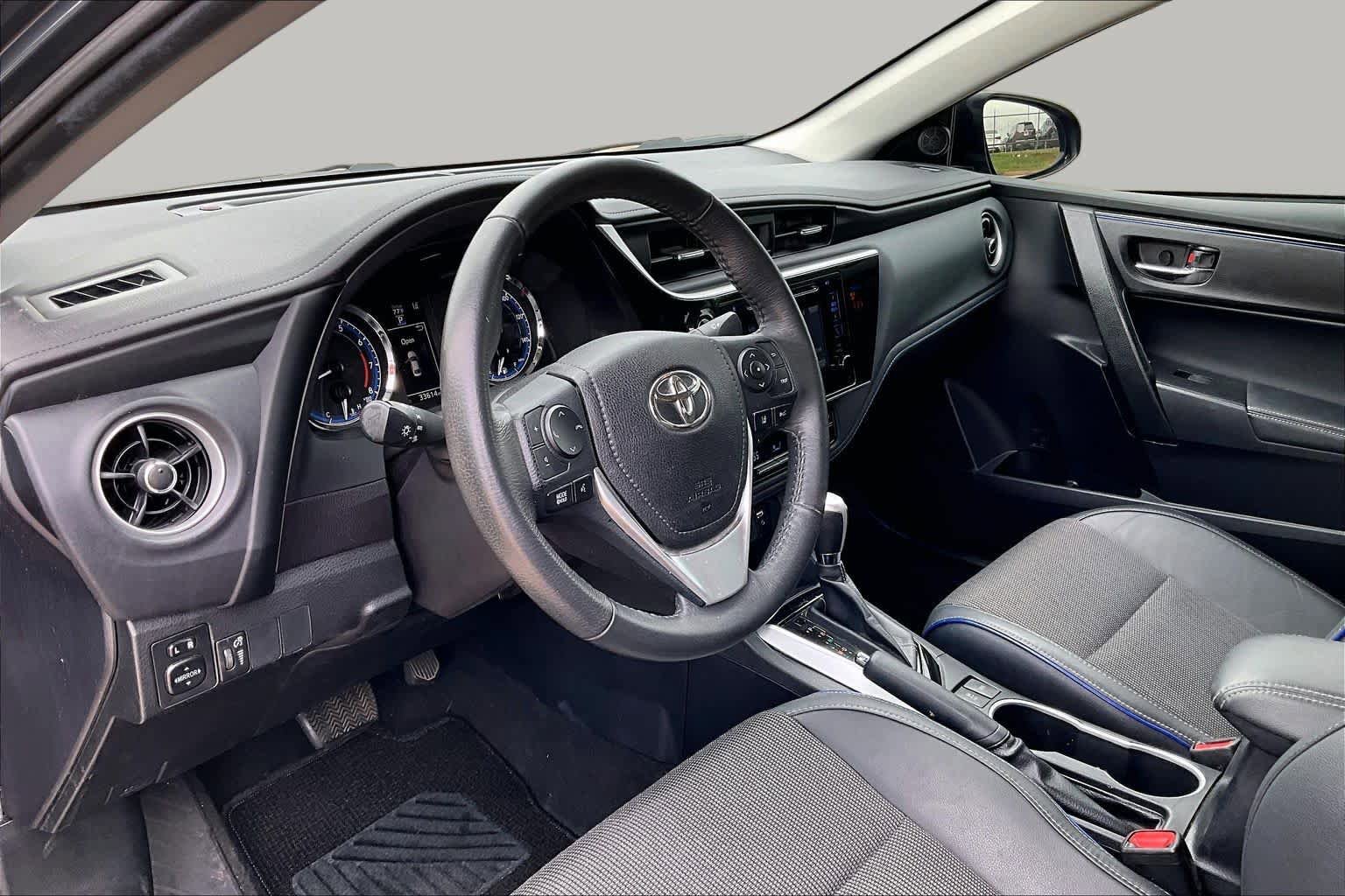 Used 2018 Toyota Corolla SE FWD image 16