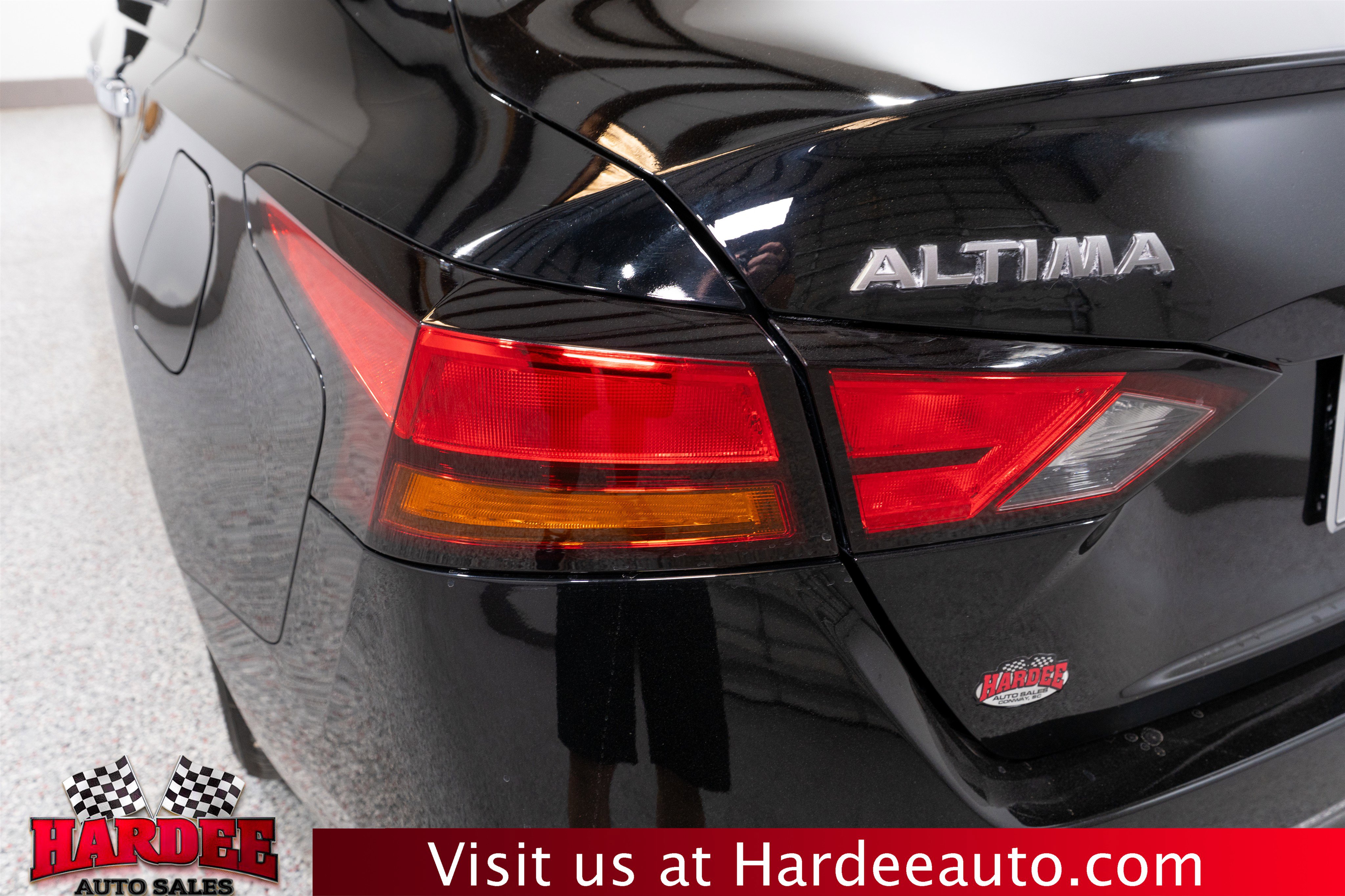 Used 2024 Nissan Altima 2.5 SV FWD image 9