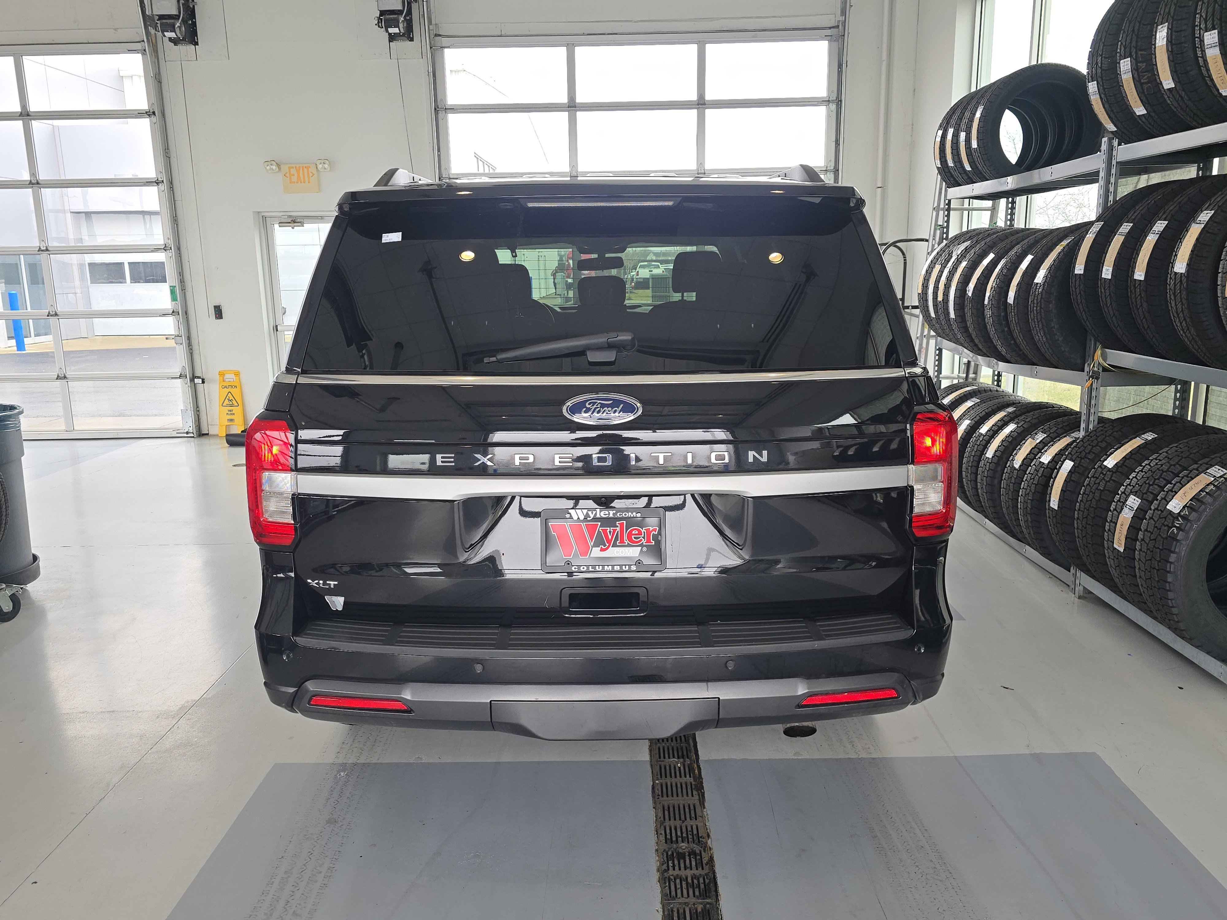 Used 2022 Ford Expedition XLT AWD/4WD image 5