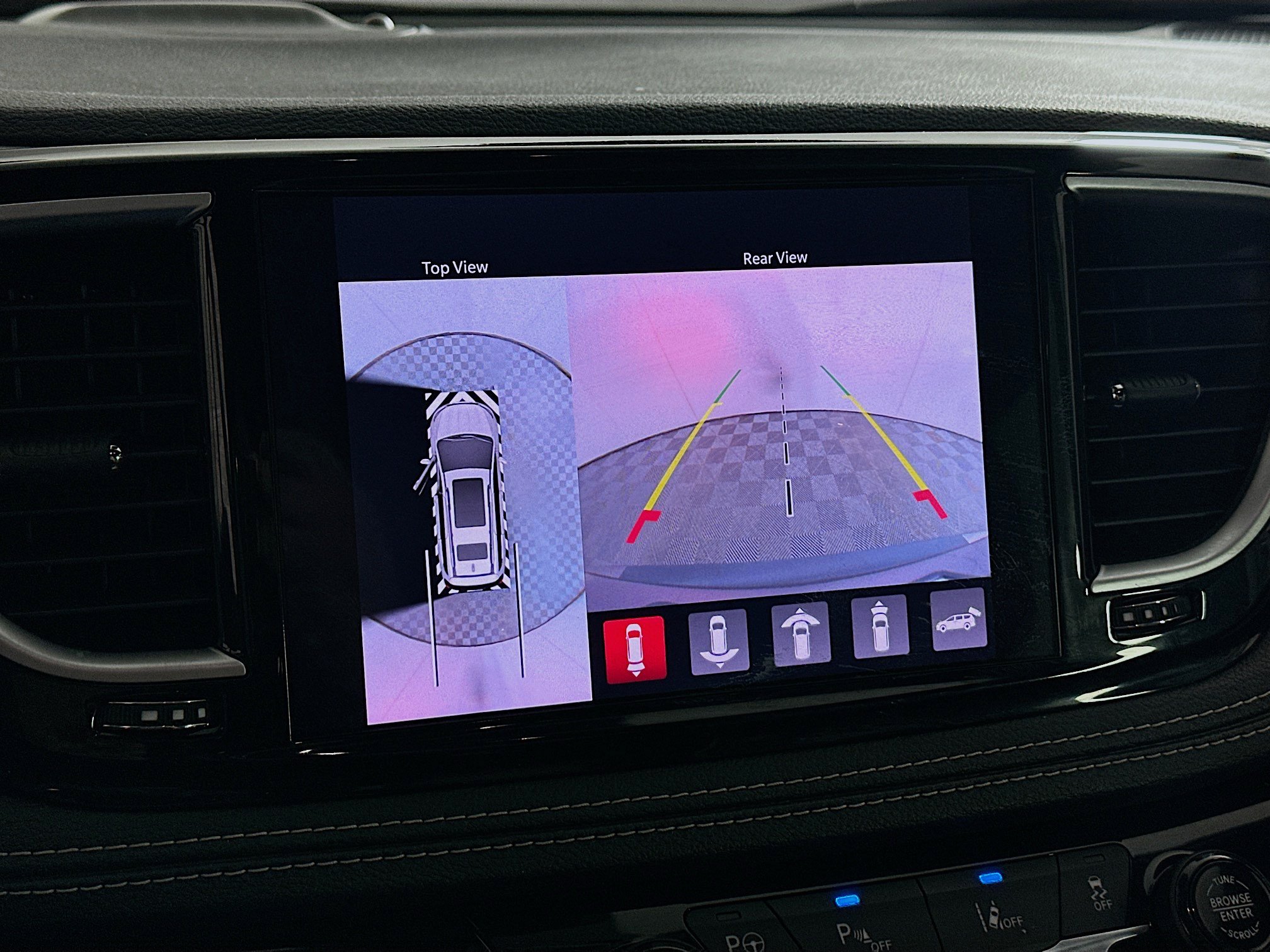 Used 2022 Chrysler Pacifica Limited w/ Uconnect Theater Family Group FWD image 23