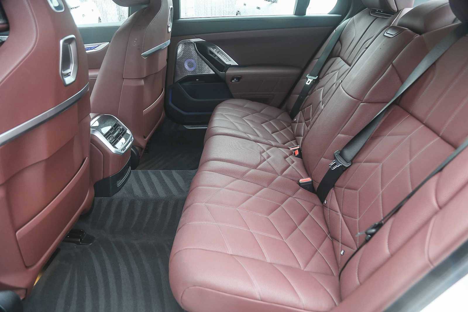 Used 2025 BMW i7 eDrive50 w/ M Sport Package image 15