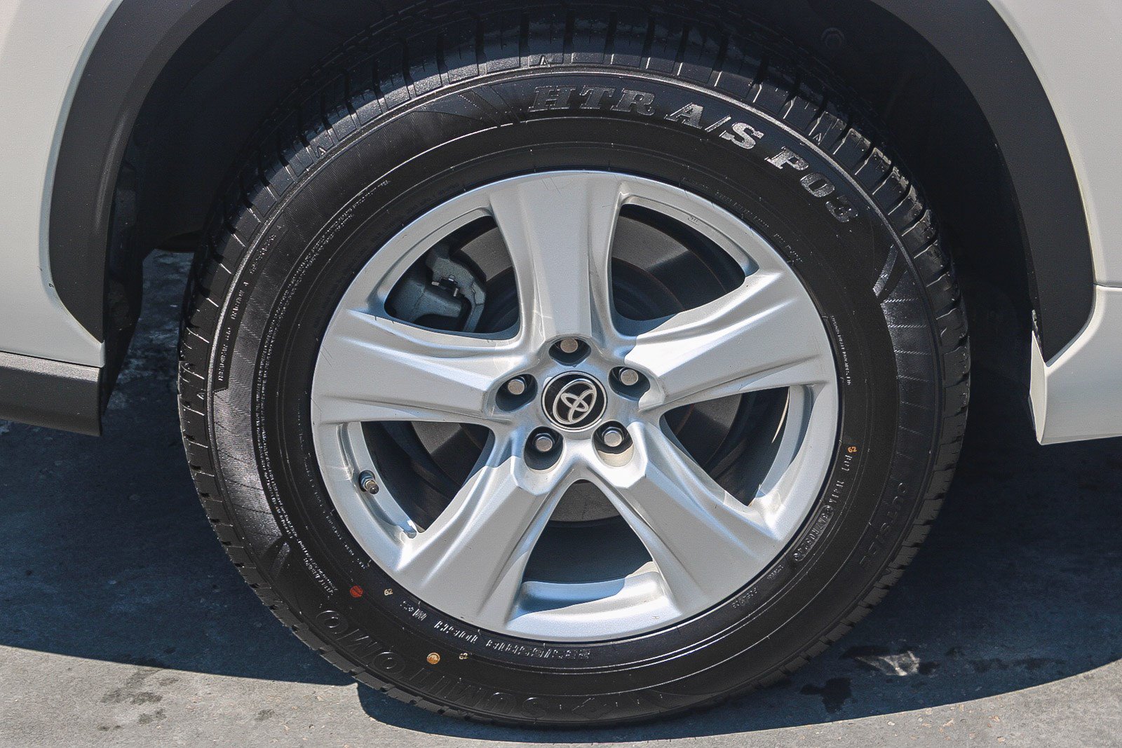Used 2021 Toyota Highlander L FWD image 12