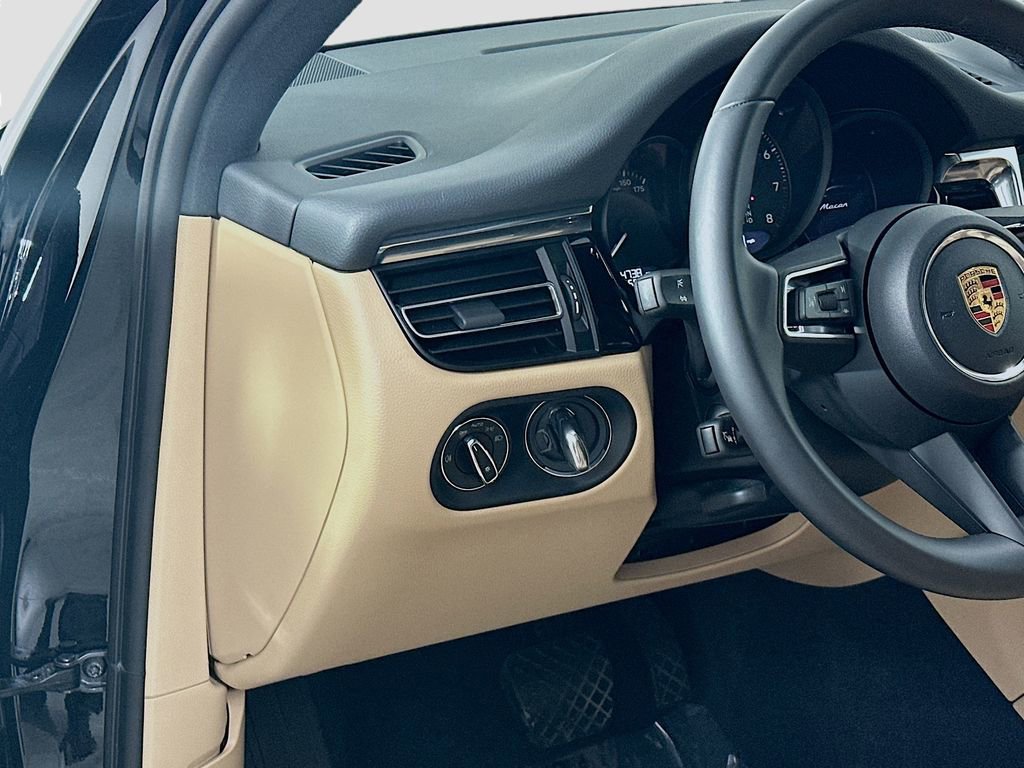 Certified 2026 Porsche Macan image 11