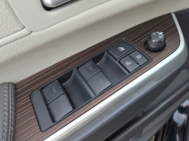 Used 2024 Toyota Sienna XLE image 9