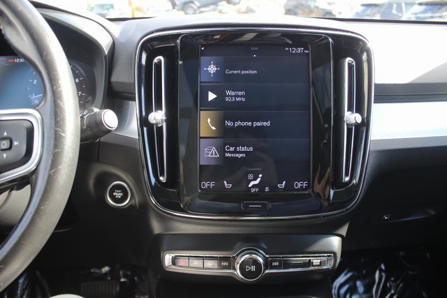 Used 2019 Volvo XC40 T5 Momentum image 4