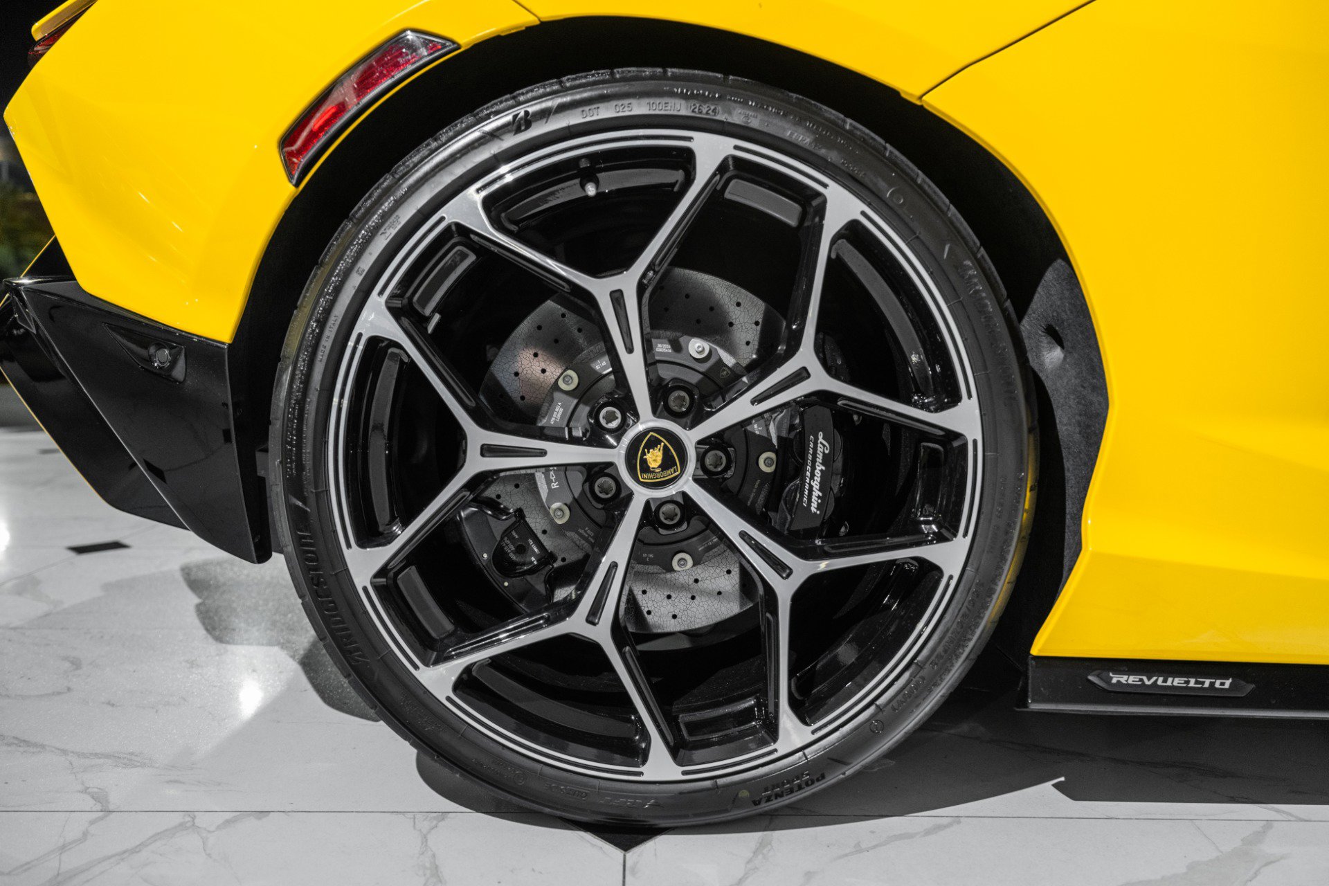 Used 2024 Lamborghini Revuelto image 14