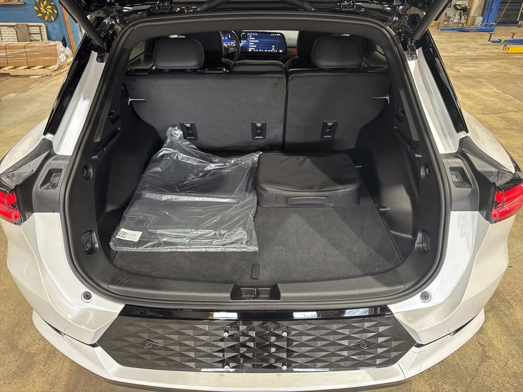 New 2025 Chevrolet Equinox EV RS w/ Convenience Package II FWD image 13