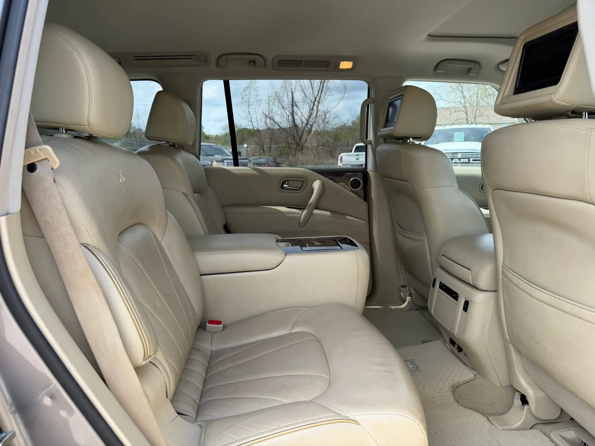 Used 2014 INFINITI QX80 2WD w/ Deluxe Touring Package image 24