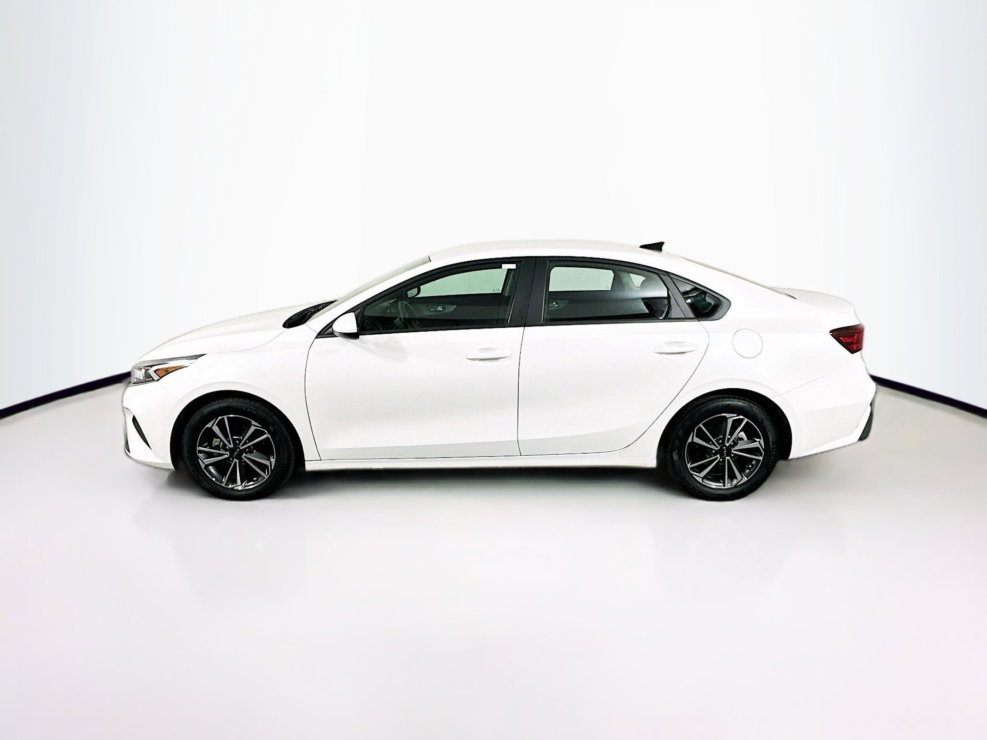 Used 2024 Kia Forte LXS image 4