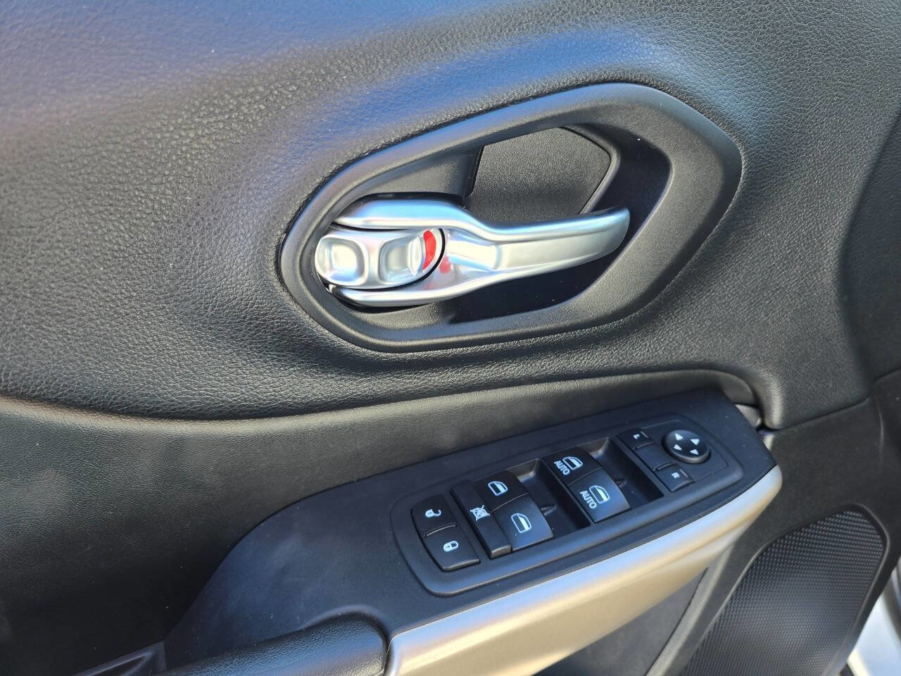 Used 2018 Jeep Cherokee Limited w/ Trailer Tow Group image 12