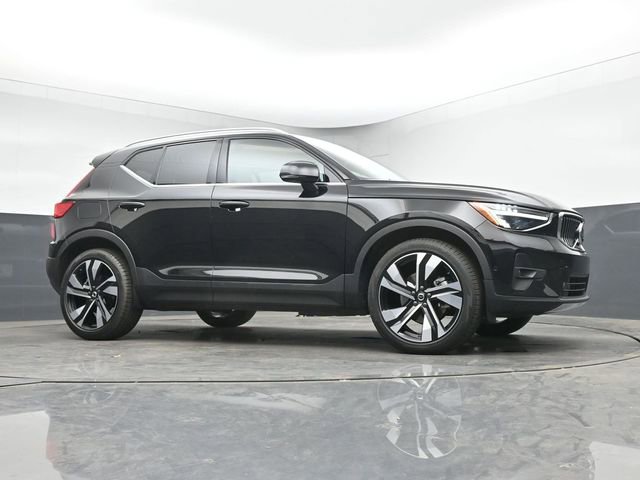 Used 2023 Volvo XC40 B4 Ultimate w/ Protection Package Premier FWD image 10