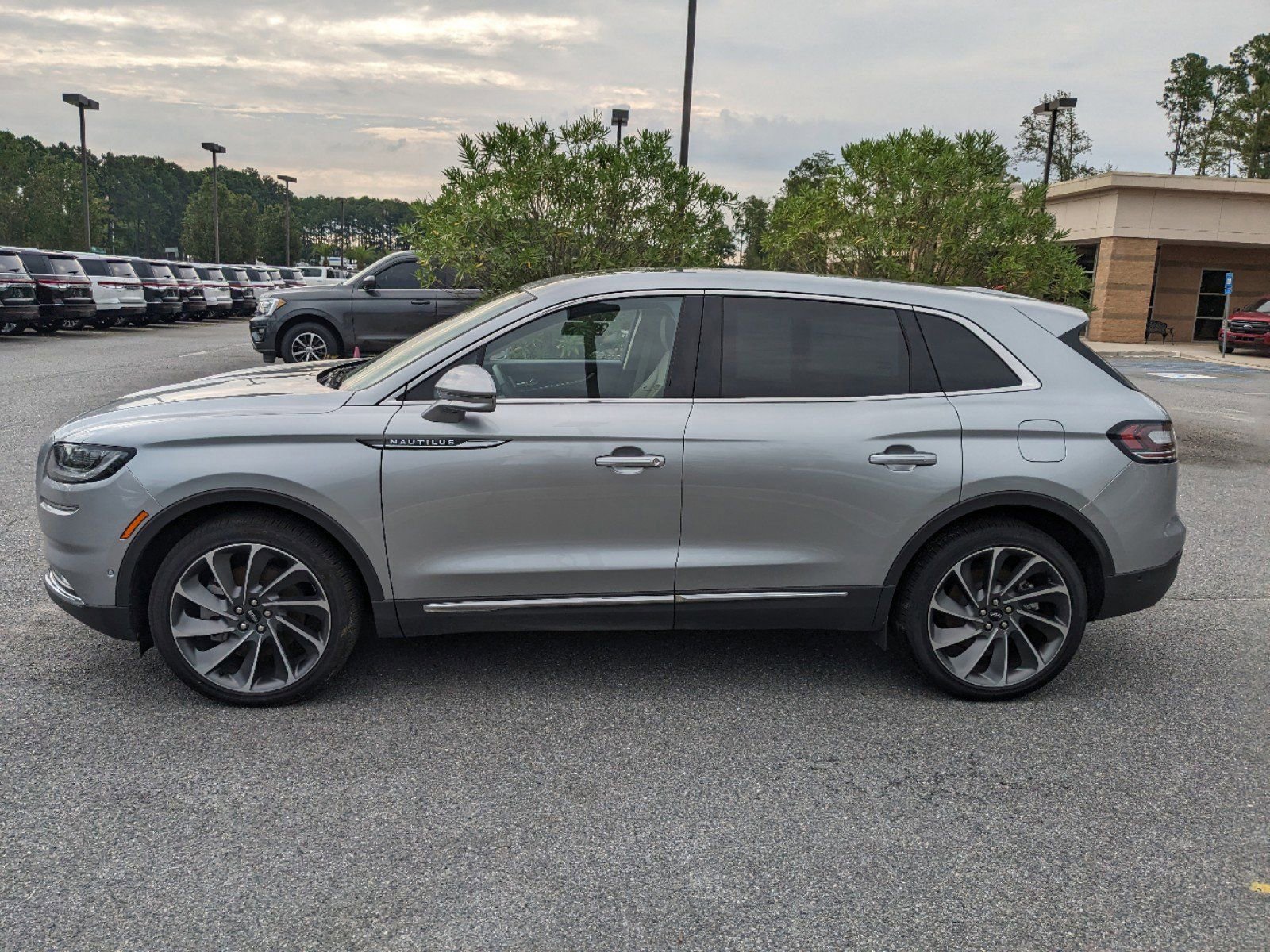 Certified 2023 Lincoln Nautilus Reserve w/ Equipment Group 202A image 8