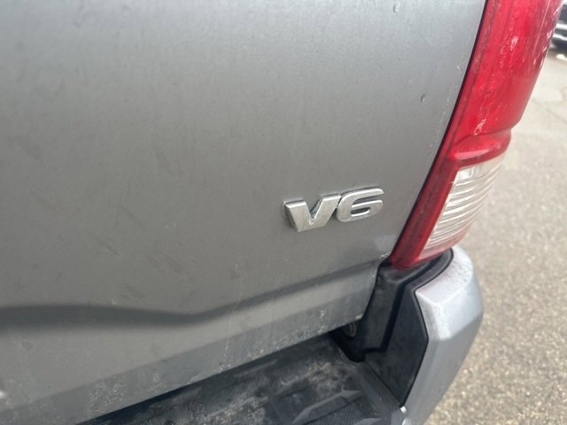 Used 2017 Toyota Tacoma TRD Sport image 9