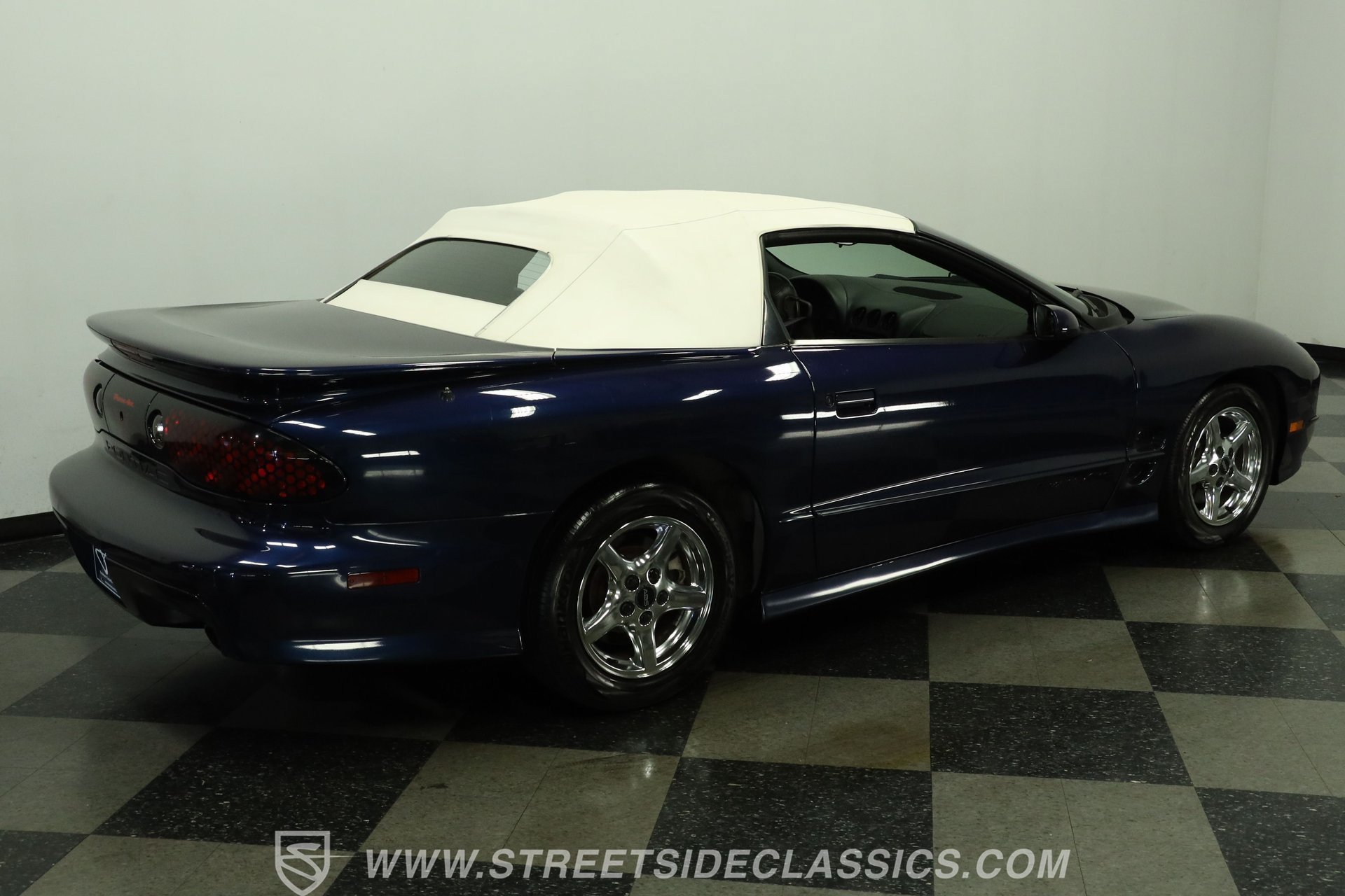 Used 2001 Pontiac Firebird Trans Am RWD image 12