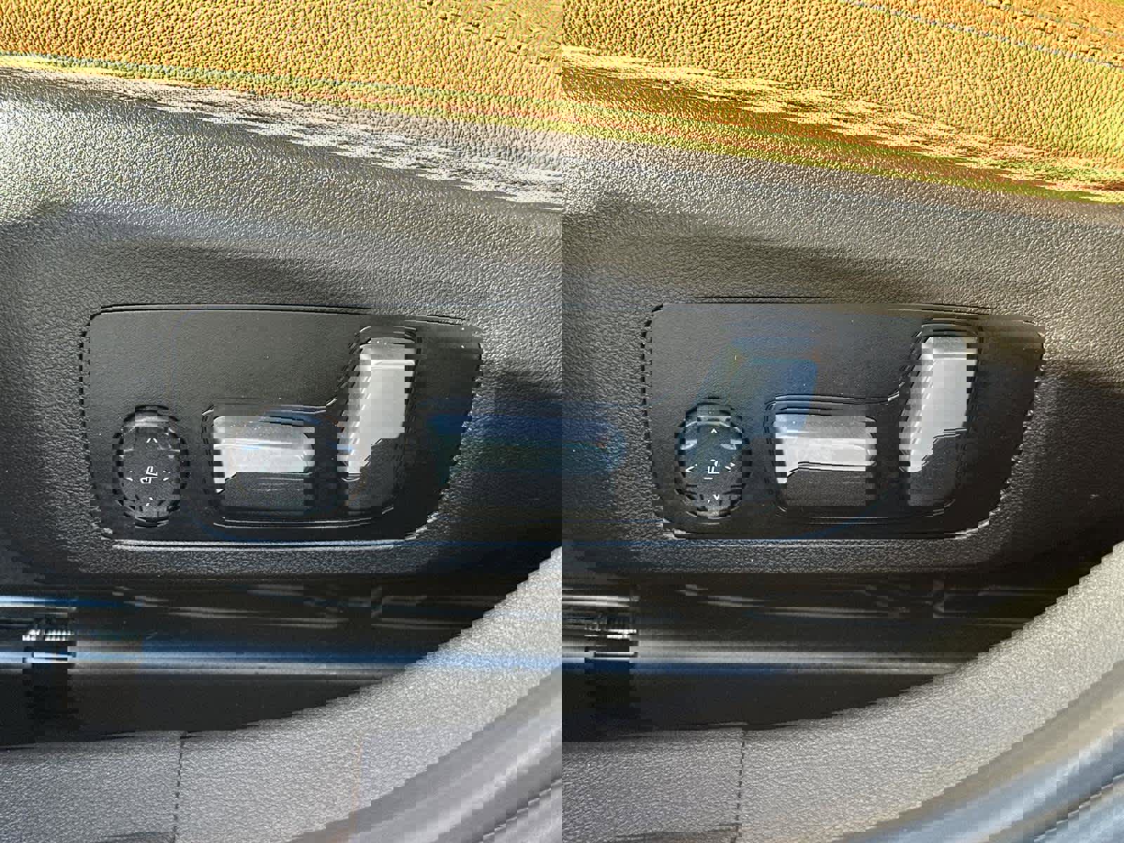 Used 2023 BMW 330e xDrive w/ Convenience Package image 23