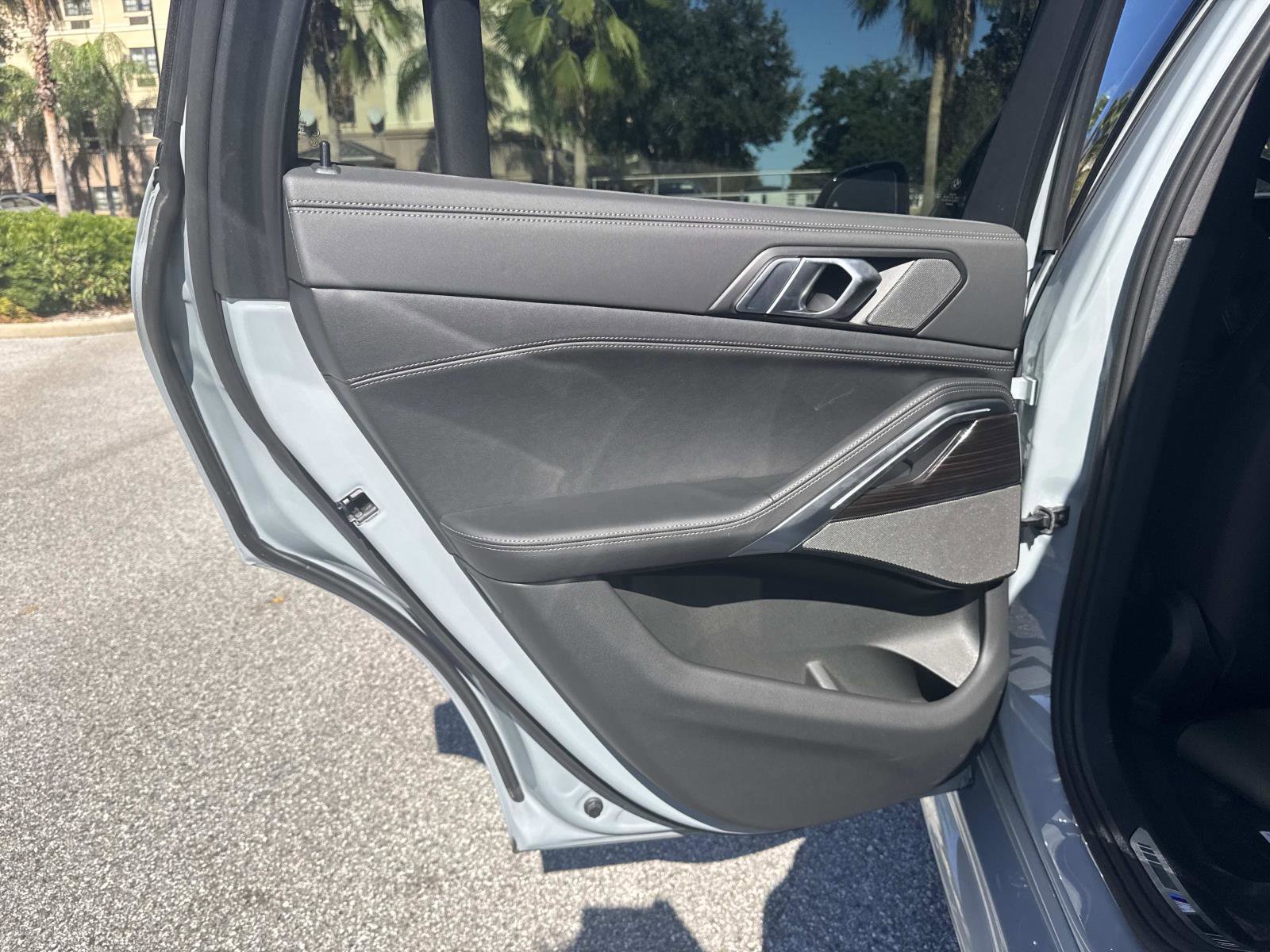 Certified 2025 BMW X6 xDrive40i image 12