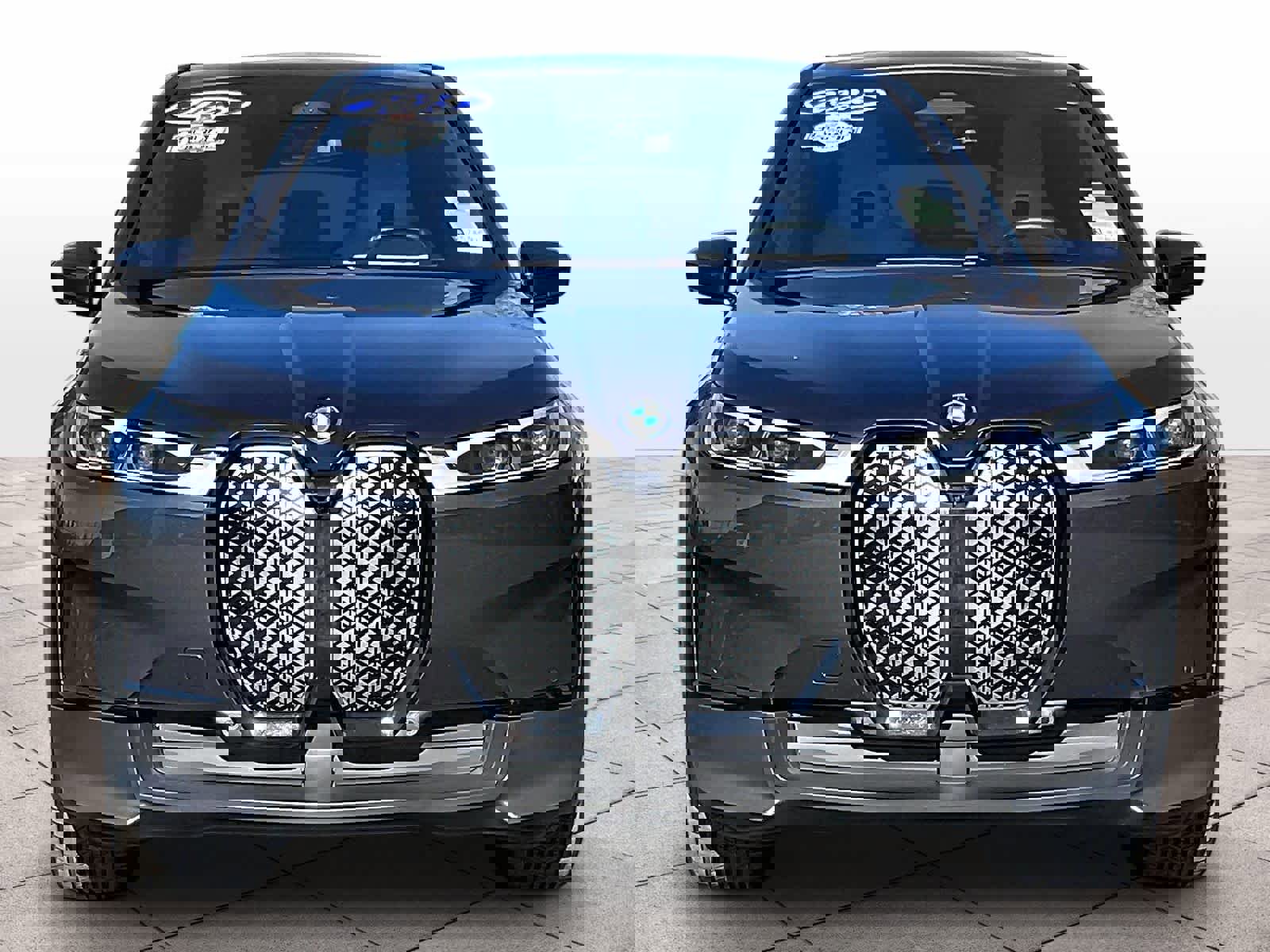 Used 2025 BMW iX xDrive50 w/ Convenience Package image 3