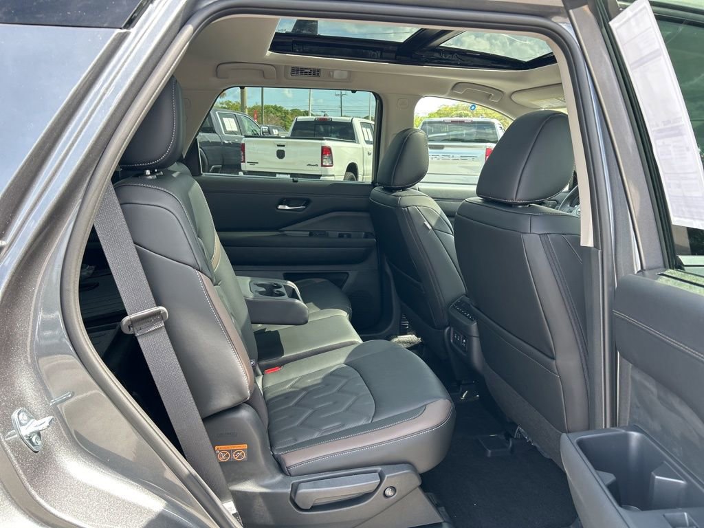 New 2026 Nissan Pathfinder Platinum w/ Cargo Package image 48