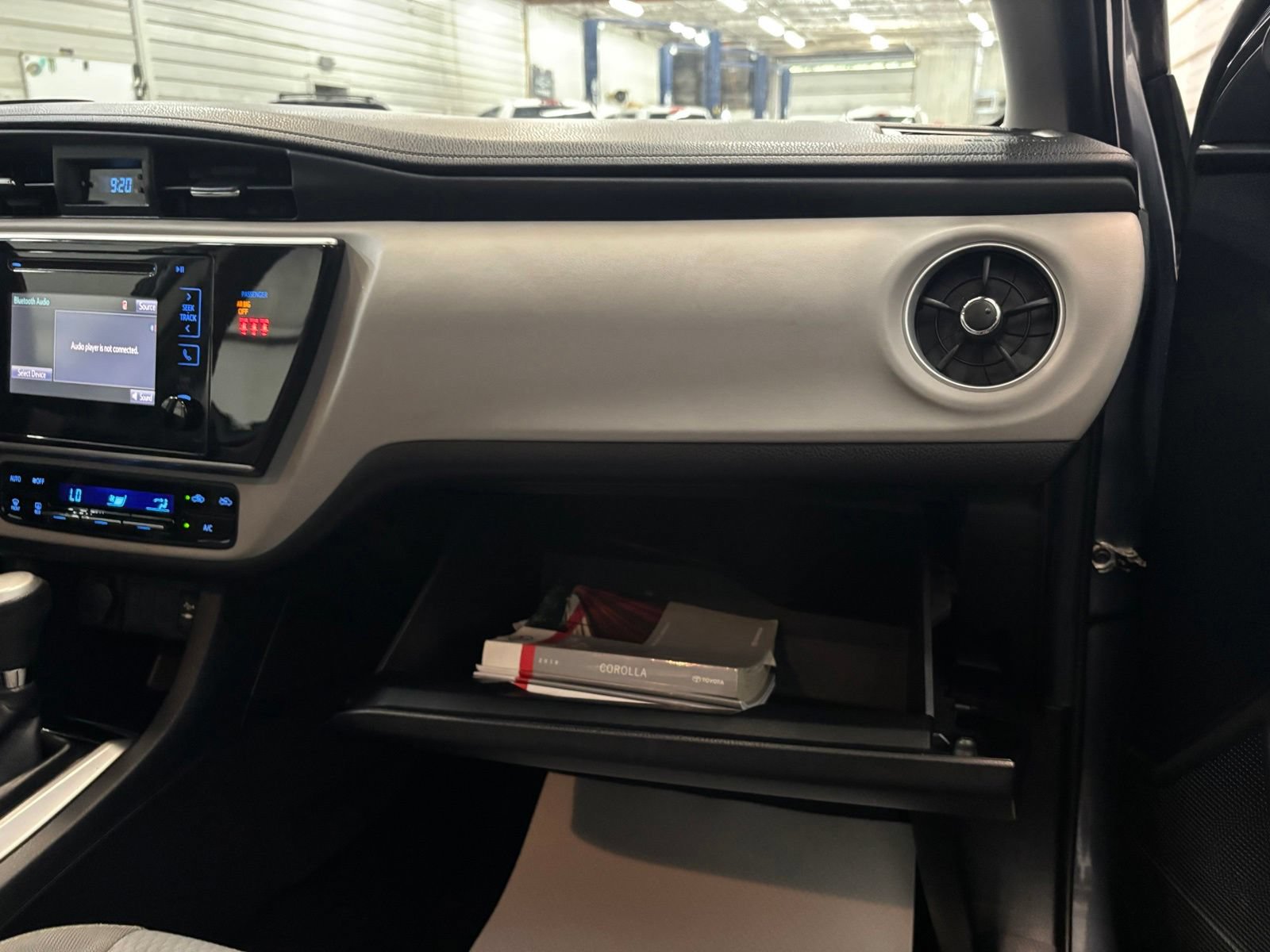 Used 2018 Toyota Corolla LE FWD image 31