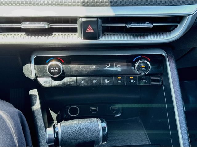 Used 2022 Kia K5 GT-Line FWD image 16