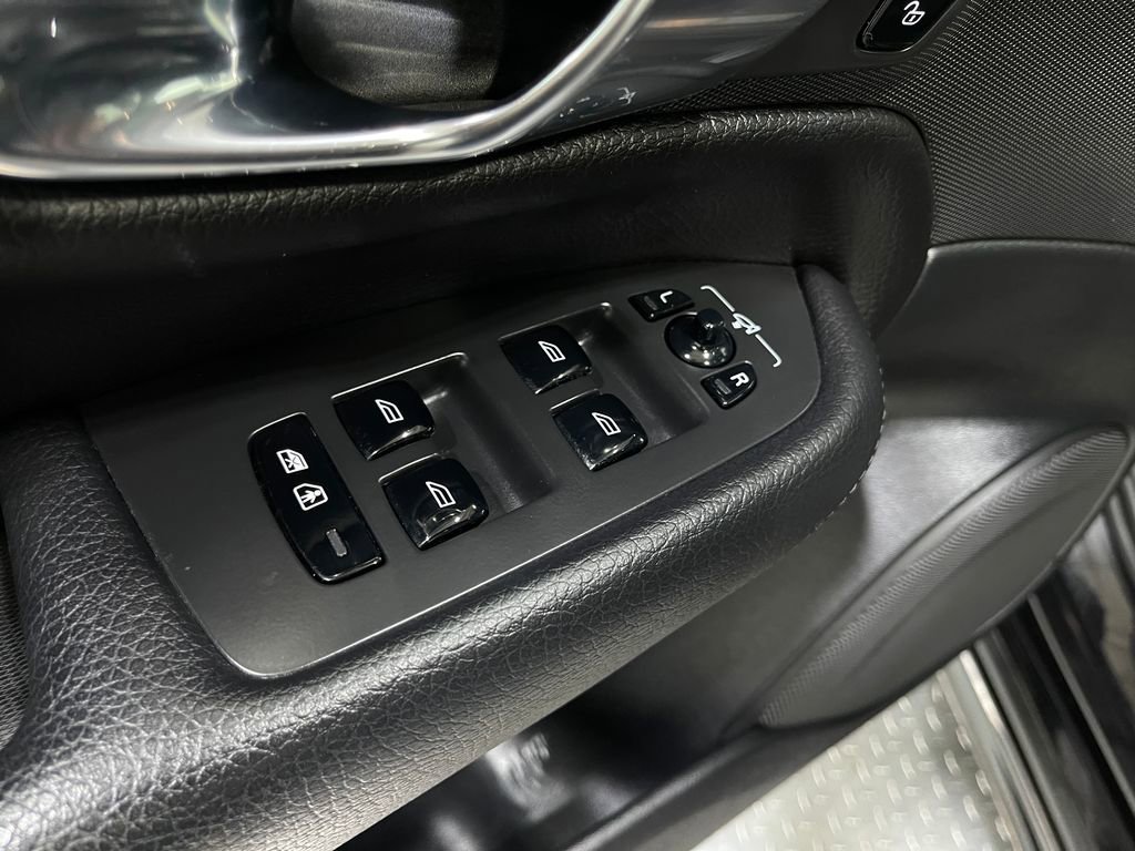 Used 2019 Volvo XC90 T5 Momentum w/ Protection Package Premier image 17