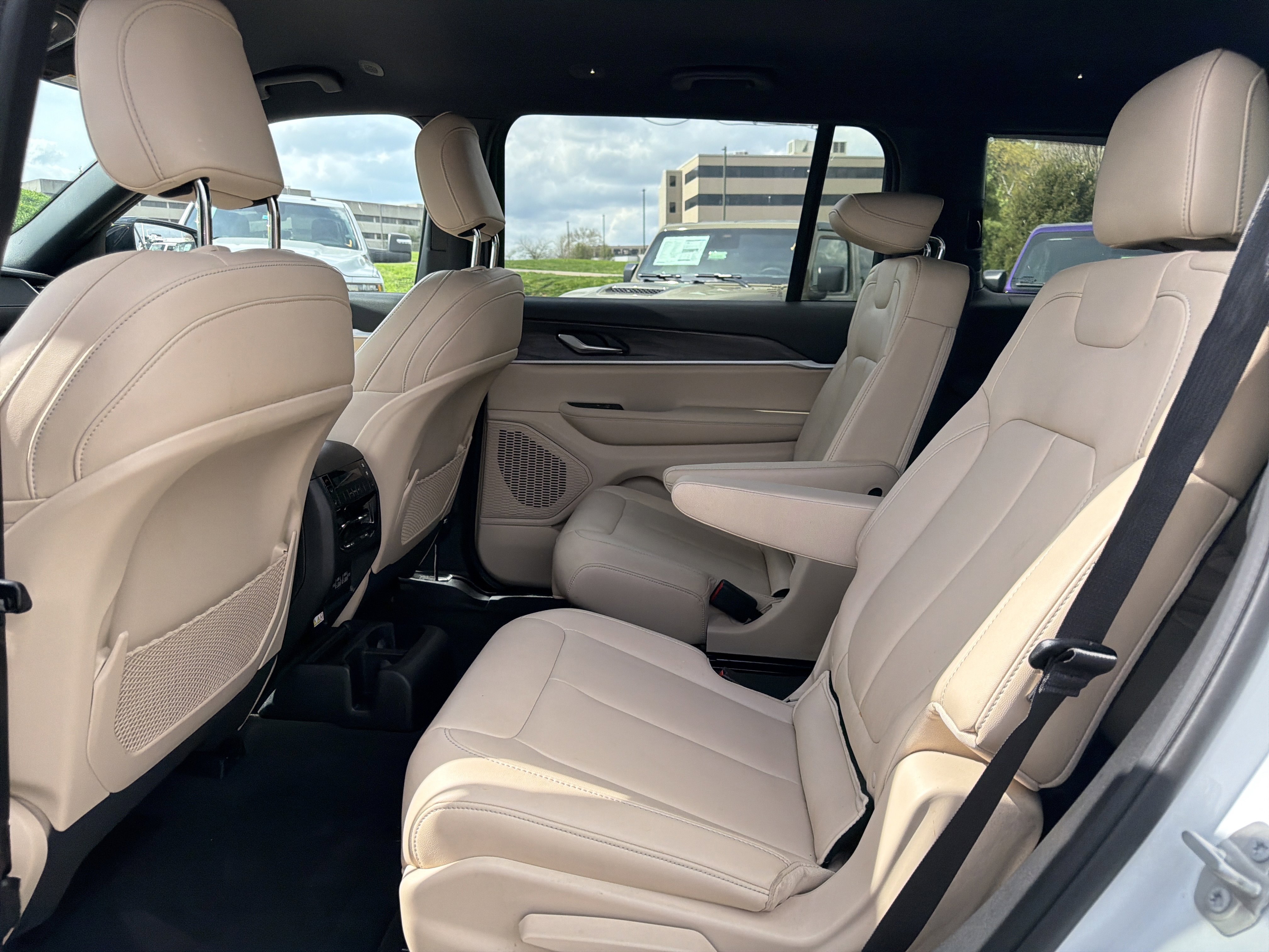 Used 2023 Jeep Grand Cherokee L Limited image 21