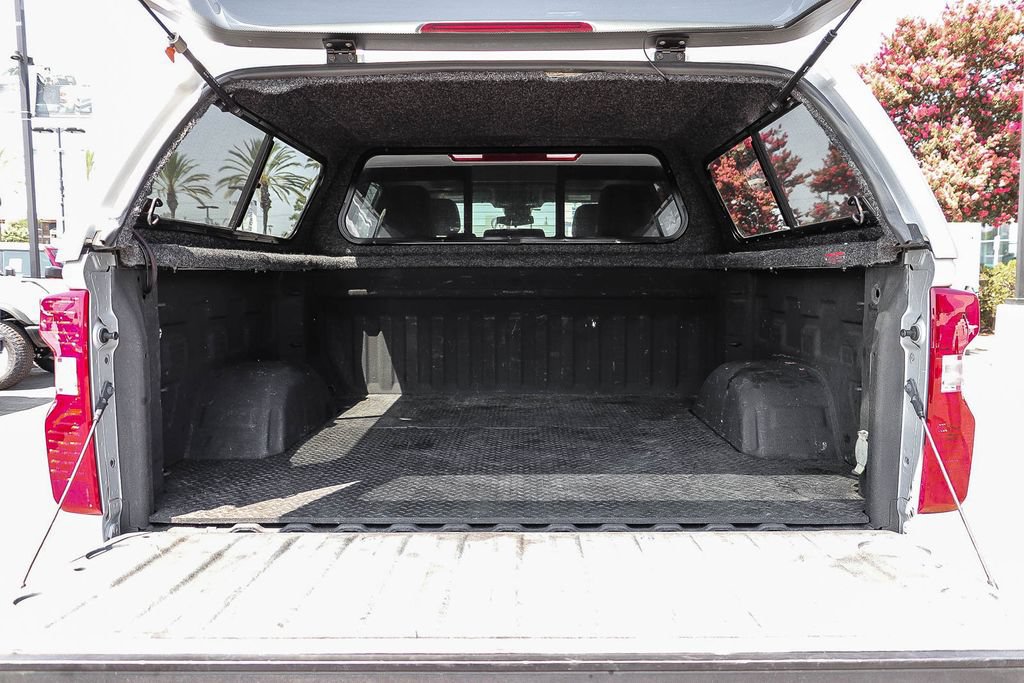 Used 2022 Chevrolet Silverado 1500 LT w/ Z71 Off-Road Package AWD/4WD image 31