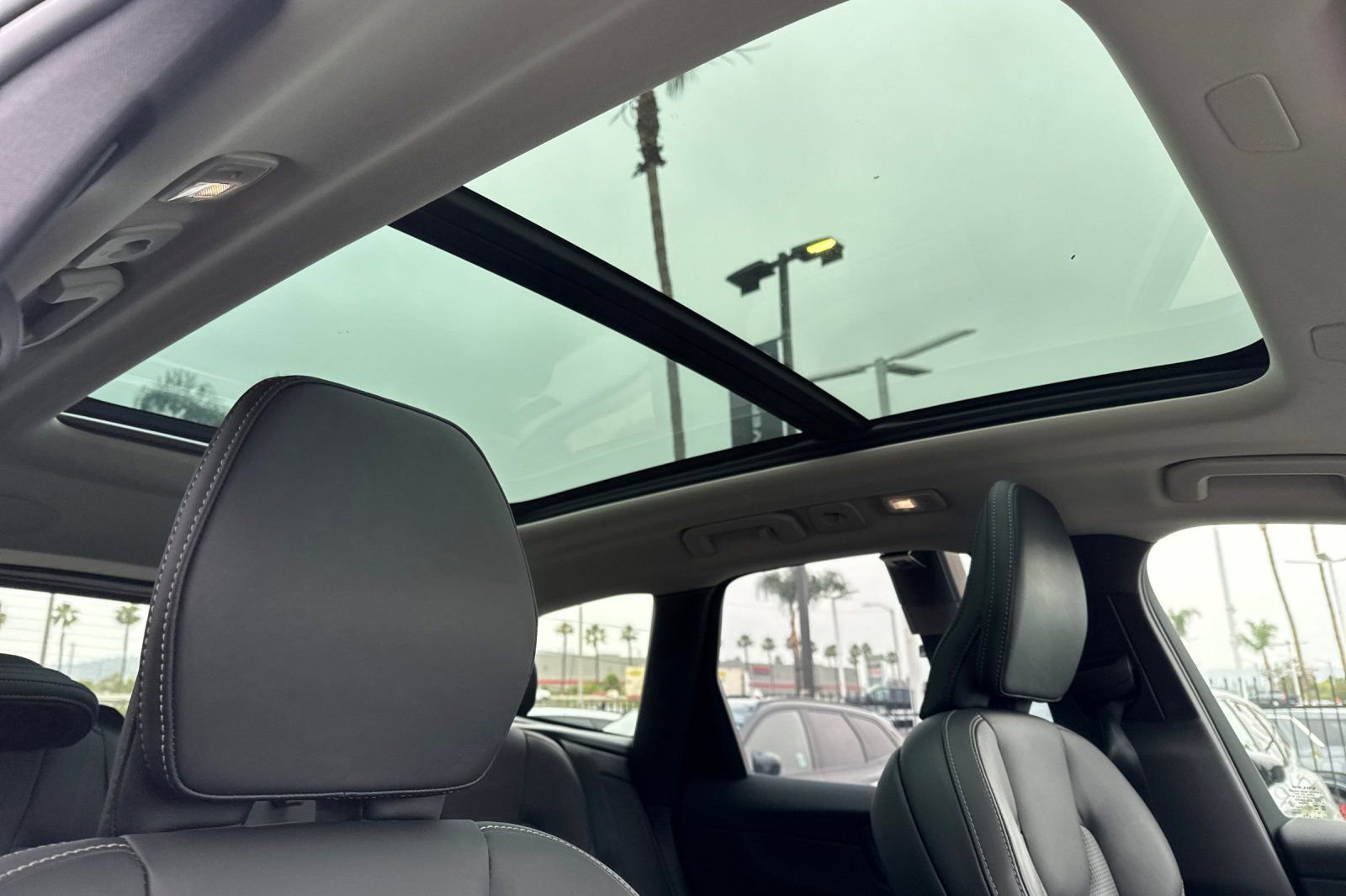 Used 2023 Volvo XC60 B5 Ultimate w/ Climate Package AWD/4WD image 18