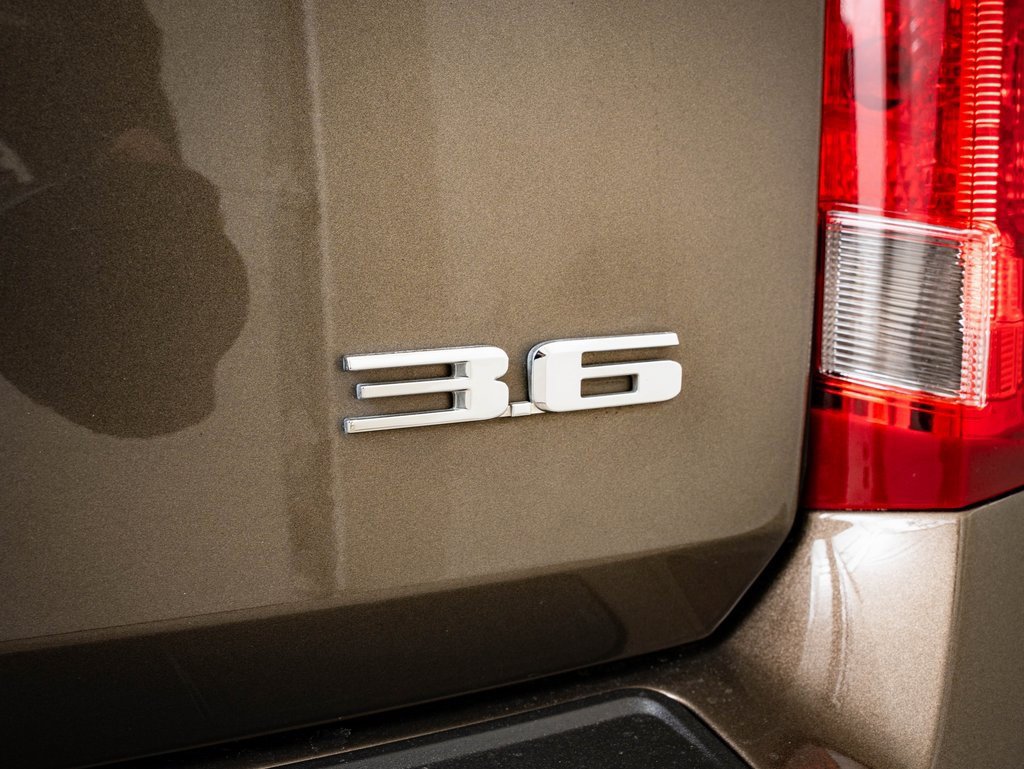 Used 2014 Cadillac SRX Performance w/ Driver Awareness Package image 17