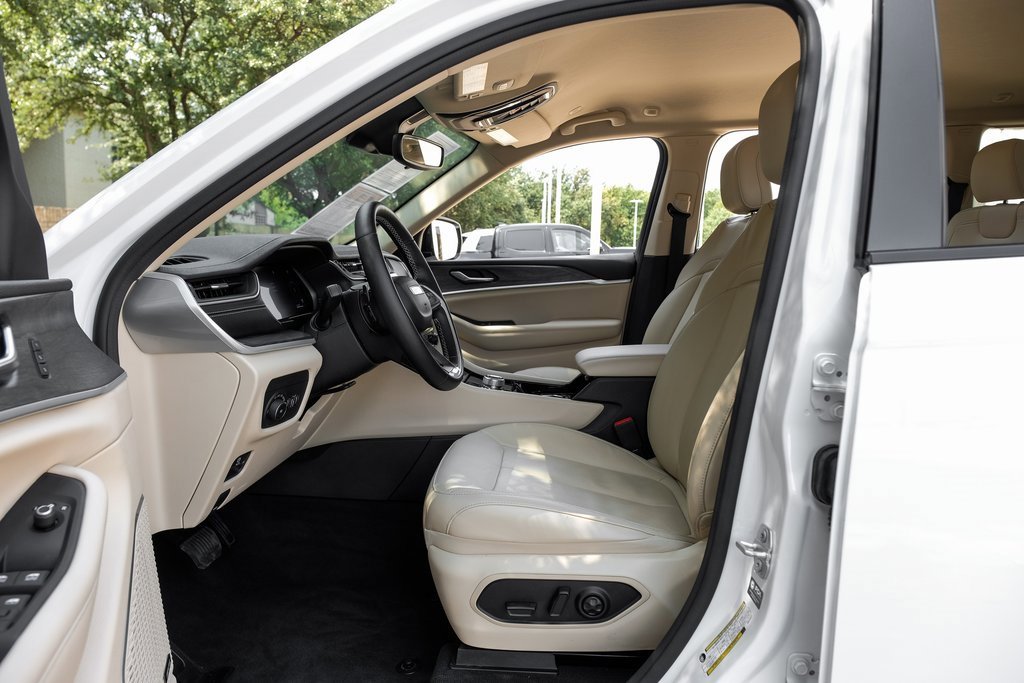Used 2022 Jeep Grand Cherokee Limited image 43