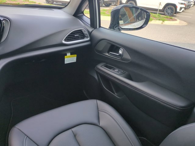 New 2027 Chrysler Pacifica LX FWD image 17