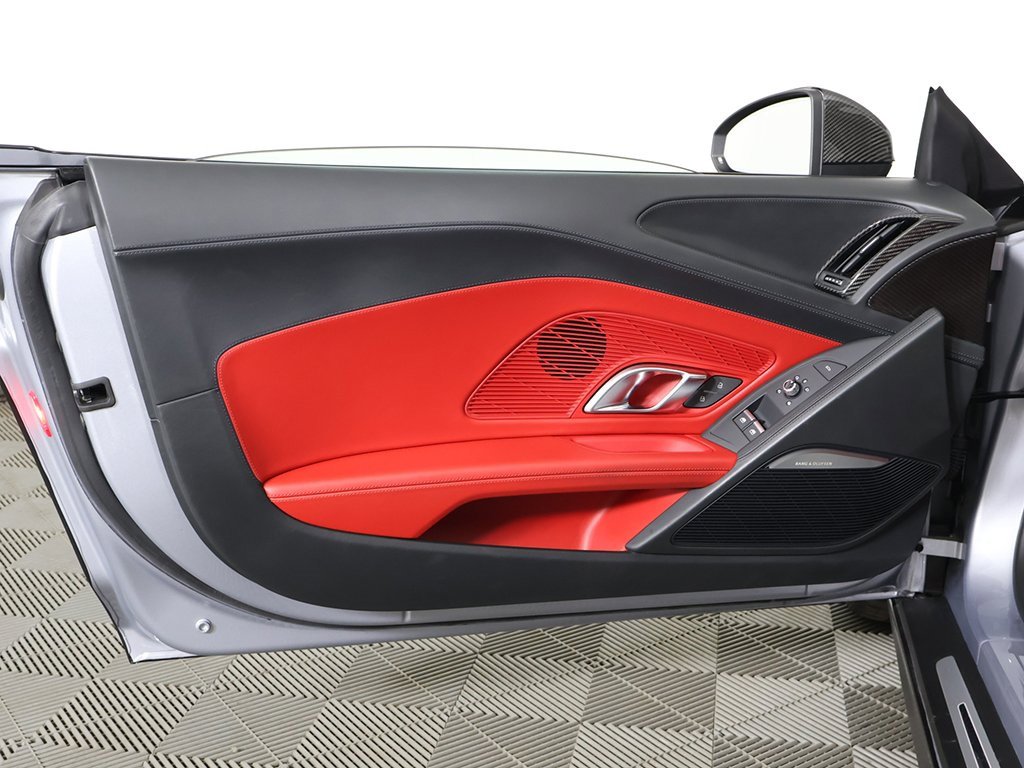 Used 2018 Audi R8 V10 w/ Carbon Exterior Package image 23