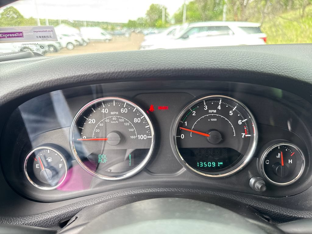 Used 2016 Jeep Wrangler Unlimited Sahara w/ Connectivity Group AWD/4WD image 16