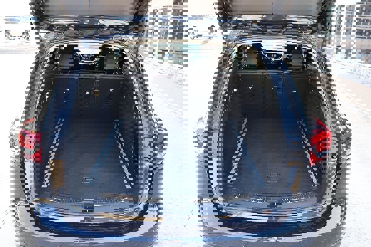 Used 2018 Buick Regal Essence w/ Driver Confidence Package #1 image 42